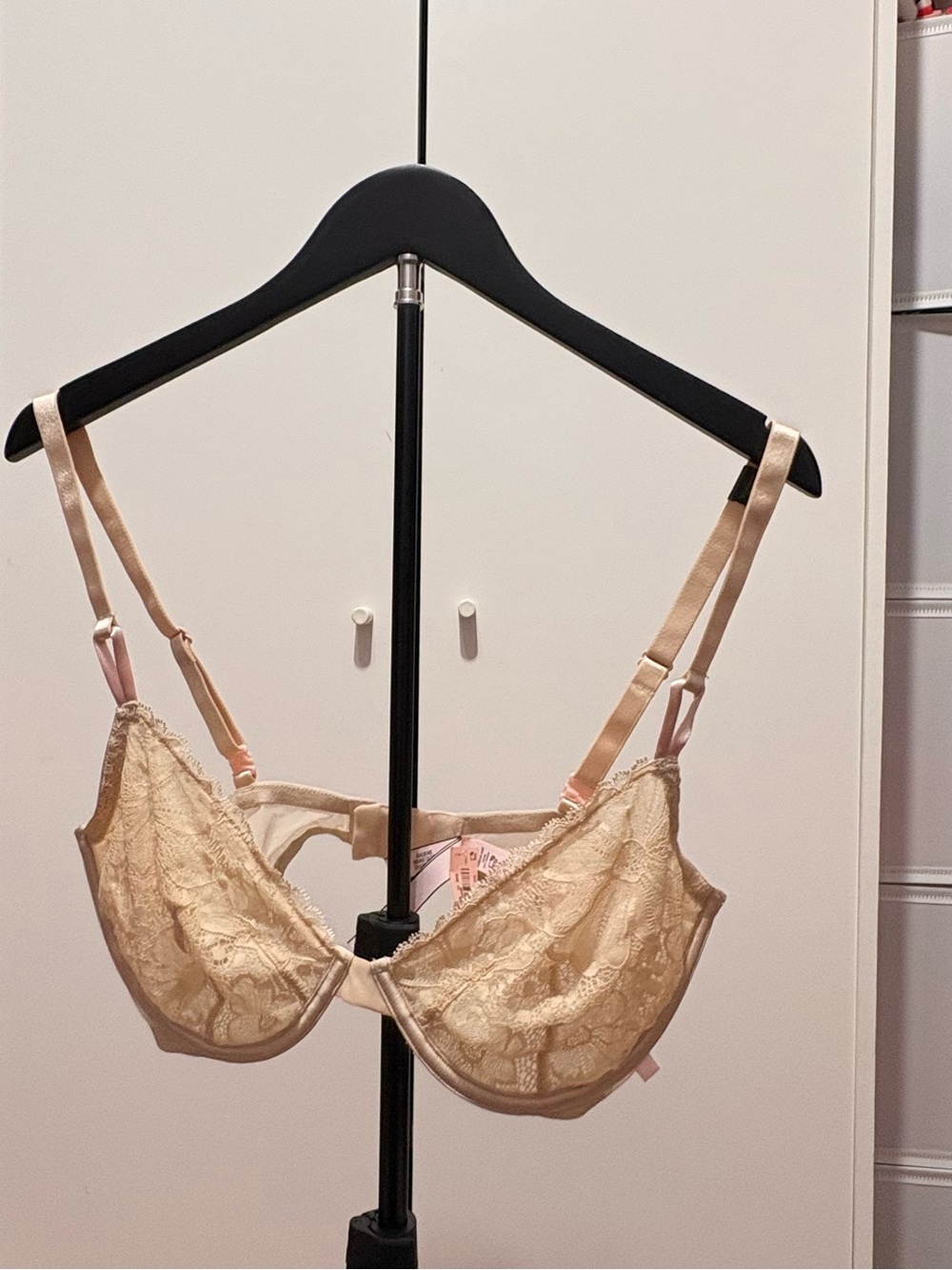 Victoria's Secret Dream Angels Ivory Cream Lace Unlined Demi Bra 36DD